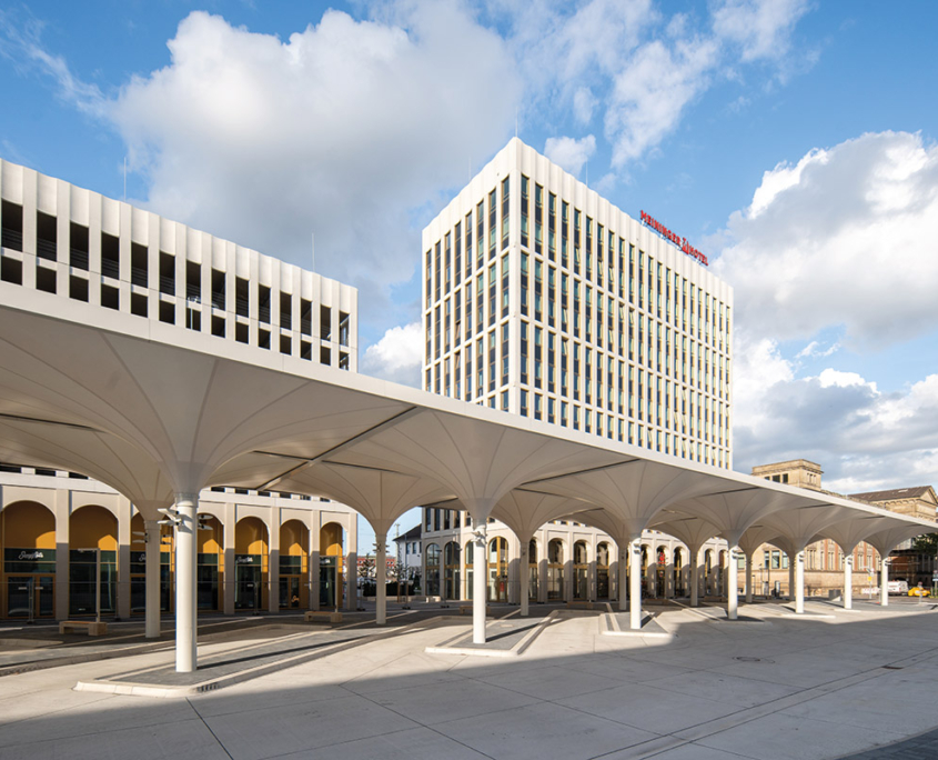 Hochhaus mit Hotel und Büroflächen